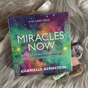 Baraja de cartas con afirmaciones inspiradoras y herramientas que cambian la vida Miracles Now de Gabrielle Bernstein