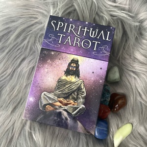 Baraja de cartas de tarot espiritual con guía física incluida por Tarika Di Maggio, Lucia Mattioli, Francesca Fravolini