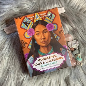 Cartas del Oráculo y guía de Diosas, Dioses y Guardianes, de Sophie Bashford, ilustraciones de Hillary Wilson / Cartas del Oráculo / Guía