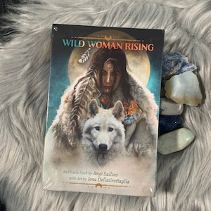 Baralho de cartas Wild Woman Rising Oracle com conjunto de guia físico por Angi Sullins e Jena DellaGrottaglia
