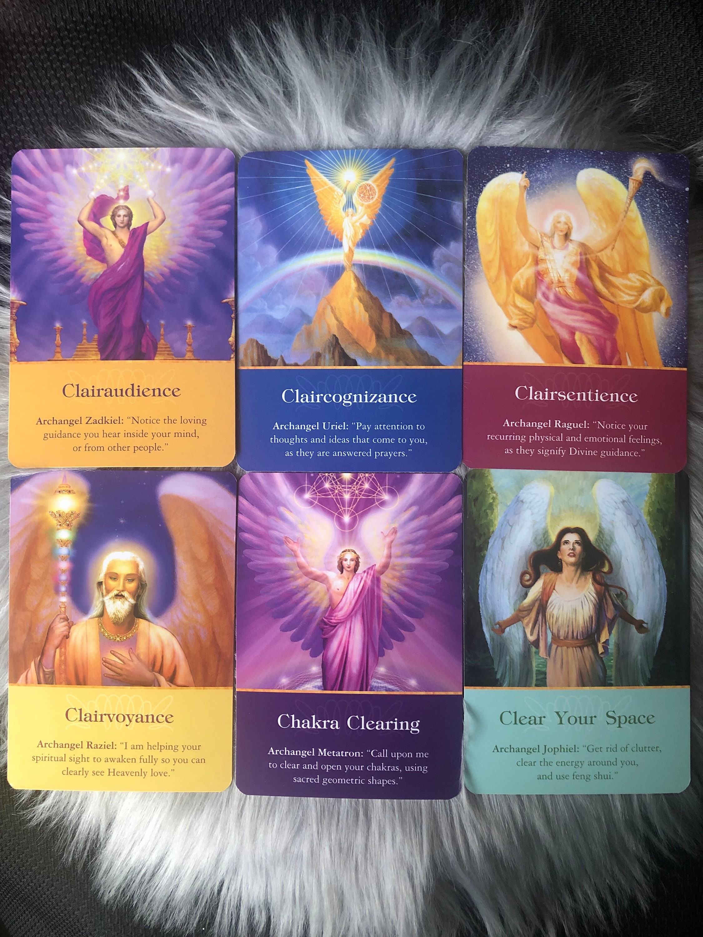 ドリーン・バーチュー著『大天使オラクルカード』：45枚のカードと