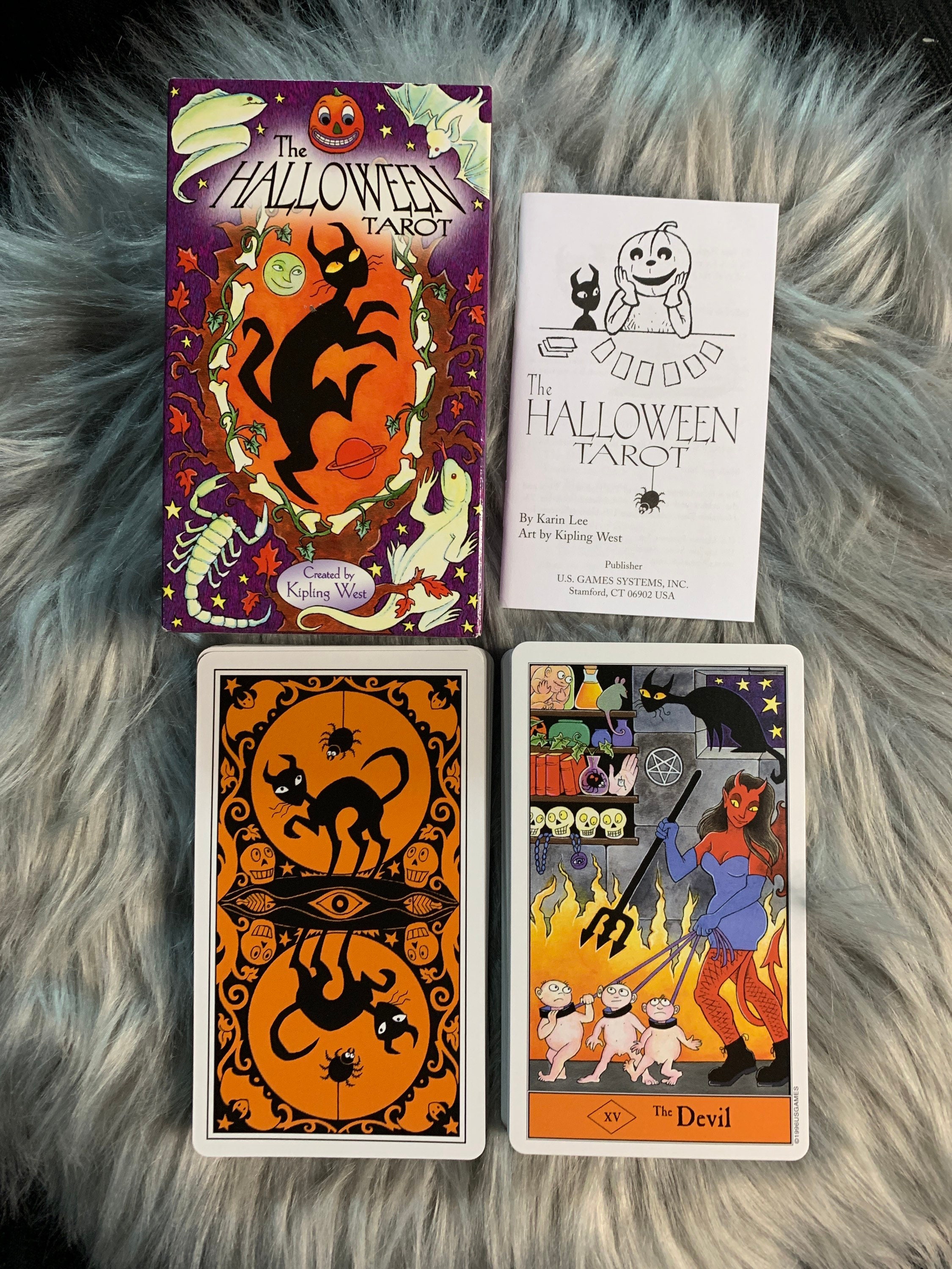 Smoostart PVC Tarot Cards With Meanings On Them, PVC Waterproof Anti-Wrinkle Luxury Gold Foil Tarot Cards Deck With Guidebook And Exquisite Box For Beginners And Professional Player Black