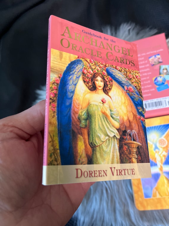 ドリーン・バーチュー著『大天使オラクルカード』：45枚のカード