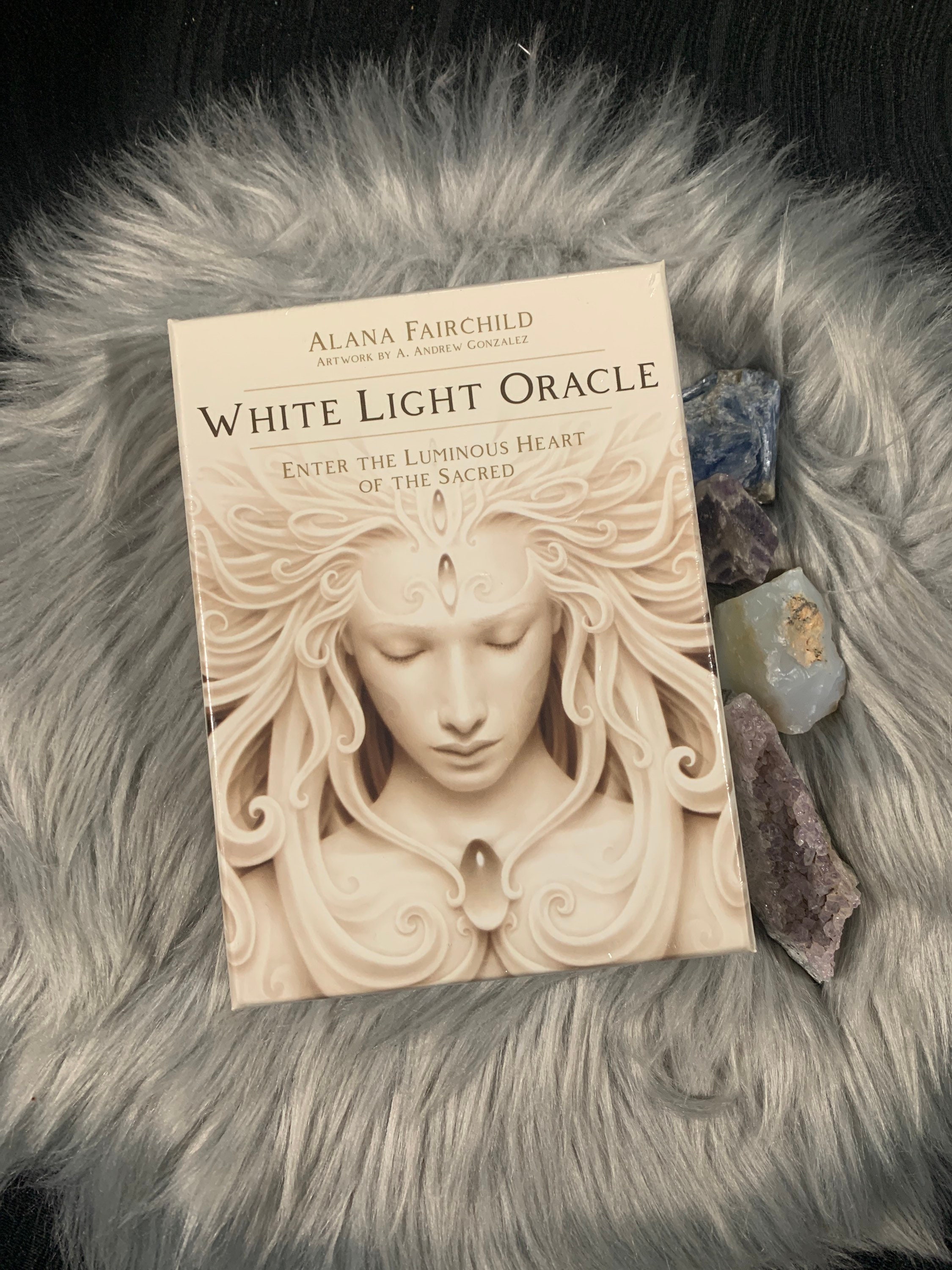 洋書 Translucent Light Tarot & Lovers Oracle Lover's Oracle | Flip Through and Review - YouTube