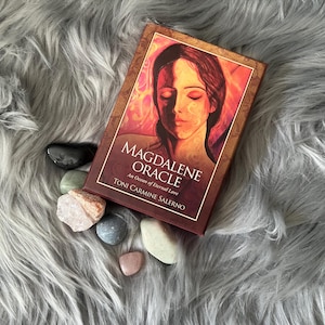 Baraja de cartas del Oráculo de Magdalena con guía física de Toni Carmine Salerno