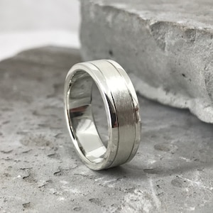 Handmade Silver Men&#39;s Ring: Modern Wedding Band