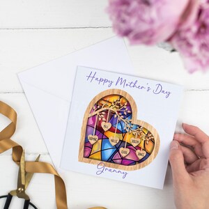 Carte personnalisée de fête des mères, carte souvenir sentimentale de fête des mères, carte de branche d'arbre généalogique, vitrail coeur maman grand-mère