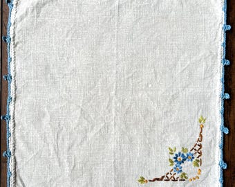 Vintage Embroidered Linen Square, Floral Hand Embroidery, Crochet Edging