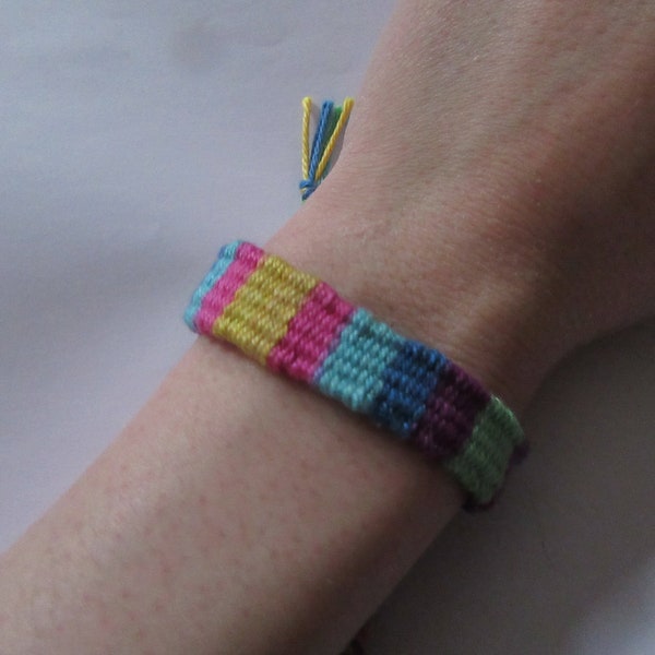 Gewebtes Armband - regenbogenfarben