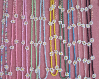 Collier de fleurs pastel. Pâte polymère faite main. Kitsch kawaii harajuku. Le pouvoir des fleurs