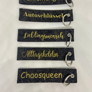Sleutelhanger gepersonaliseerd van vilt als cadeau voor een rijbewijs of intrek