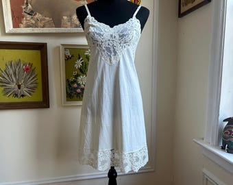 Vintage Lace Slip Vanity Fair White Floral Full Slip Nylon Lingerie Size 32