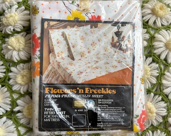 Vintage 1970s Sears Red and White Flowers ‘n Freckles Flower Power Pattern Fitted Bed Muslin Sheet Twin Size