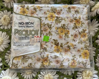 Vintage 1970s Yellow and White Floral Pattern Cotton and Polyester Twin Fitted Sheet by Pequot NOS