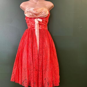 Vintage 1950s Apricot and Light Pink Tulle and Lace Strapless Prom Party Dress Size Extra Small