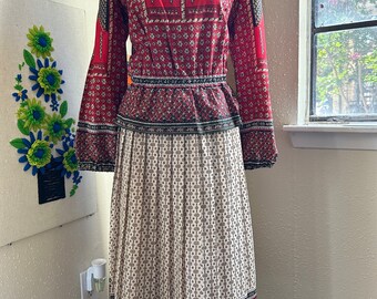 Vintage 1970s Bohemian Geometric Red and White Pleated Fred