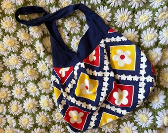 Vintage 1960s/1970s Flower Power Crazy Daisy Primary Color Hippy Mod Shoulder Market Tote Bag Red Yellow Blue