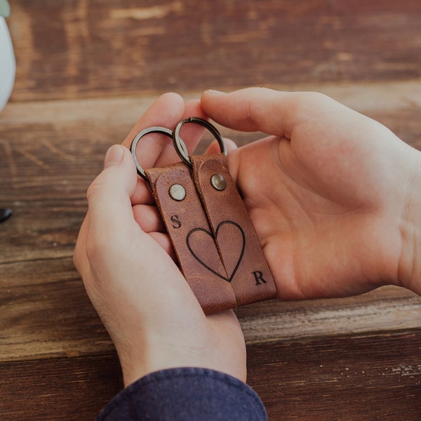 Couples Keychain Gift, Custom Leather Keychain, Personalized Keychain for Women, Valentines Day Gift, Anniversary Gift for Him, Gift for Her