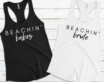 Beachin' Braut Tanks, Beachin' Babes Tanks, Braut-Party-Panzer, Bachelorette Party-Tanks, passende Bachelorette Tanks, Hochzeit, Braut zu sein