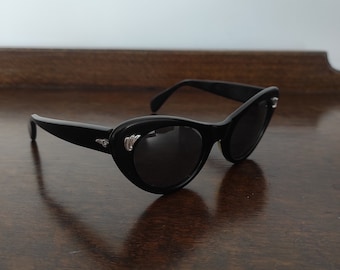 Stunning original 50's acetate cat eye sunglasses. Unusual large size, fantastic condition