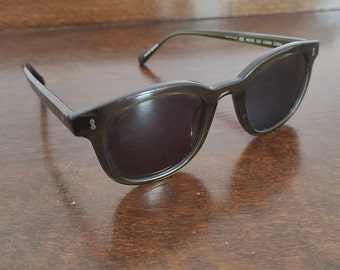 Awesome 90's oversize Ollie Quinn Romeo acetate sunglasses with polarized lenses. Impeccable condition