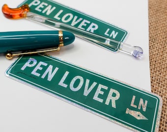 Pen Lovers Lane · Adesivi in vinile fustellati per penne stilografiche · Decalcomanie