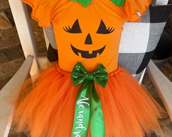 Jack-o-lantern Pumpkin Bodysuit, First Halloween, Pumpkin Costume, Halloween Baby Bodysuit, Cute Halloween Costume, Personalized Halloween