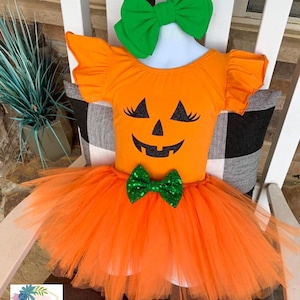 Jack-o-lantern Pumpkin Bodysuit, First Halloween, Pumpkin Costume, Halloween Baby Bodysuit, Cute Halloween Costume, Personalized Halloween