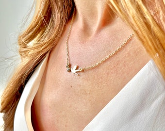 Dainty Gold Bird Zircon Necklace - Elegant Avian Charm - Minimalist Jewelry - Gift for Her- Delicate bird necklace - gift for daughter-