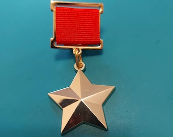 Hamer and Sickle Soviet USSR Hero of Socialist Labour Order Medal Excellent Copy