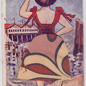 Antigo cartão postal engraçado dos anos 1900 Gibson Girl à beira-mar com saia de seda esvoaçante Bloomers de folha laranja