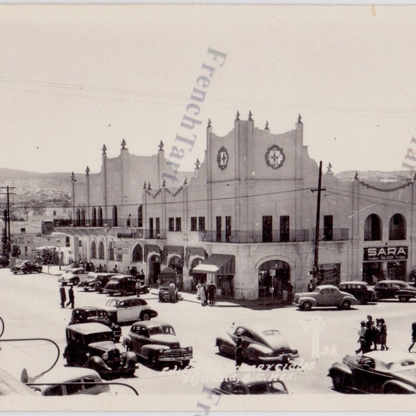 Fantastique carte postale photo antique des années 1940 Tijuana Mexique Classic Cars & Architecture