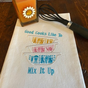 Vintage Pyrex embroidery towel, Butterprint Pyrex Flour Sack towel, Fun Kitchen Towels, Pyrex décor, Kitchen décor, Pyrex collector, gift