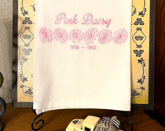 Vintage Pyrex Pink Daisy embroidered Flour Sack Towel: Vintage Kitchen Decor