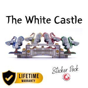 Peut inclure: Un pont décoratif en bois avec quatre cygnes colorés. Les cygnes ont des accents bleus, jaunes, rouges et verts. Le texte "The White Castle" est au-dessus du pont et "Sticker Pack" en dessous.