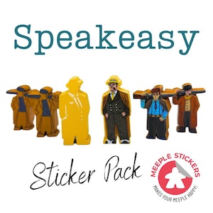 Op de afbeelding: Houten spelstukken die figuren afbeelden, waaronder een detective en mensen die een geweer dragen, met het woord "Speakeasy" erboven en "Sticker Pack" eronder. Een sticker met een wit figuur staat rechtsonder.