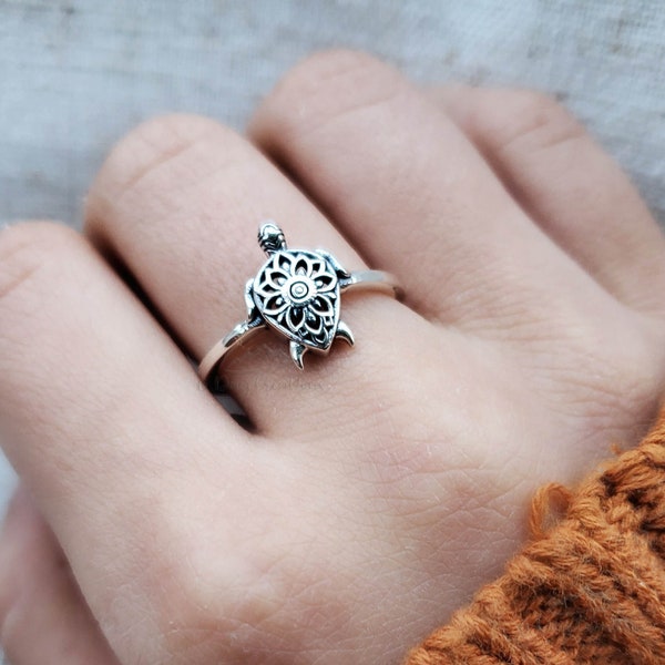 Turtle ring | .925 solid sterling silver | mandala sea creature ring | minimalistic jewelry | ocean stacking ring | gift for her | detailed