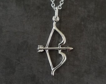 s925 Collana Occhio di Falco / Gioielli ispirati alla Marvel / catena d'argento sterlina/ciondolo in bronzo placcato argento / collana arco e freccia / Clint Barton