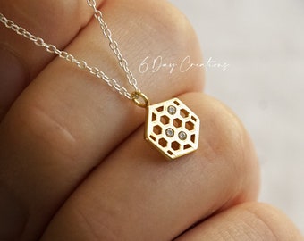 Dainty Honeycomb necklace | .925 Sterling Silver | Minimalistic | Geometric jewelry | gift for her | hexagon | birthday gift