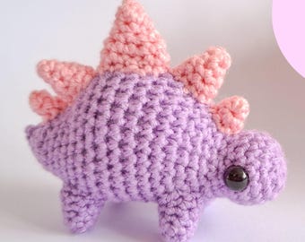 Dinosaur crochet plushie pattern - Easy stegosaurus amigurumi pattern using only one stitch!
