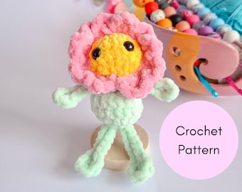 Amigurumi flower keychain crochet pattern - beginner amigurumi pattern with video tutorial