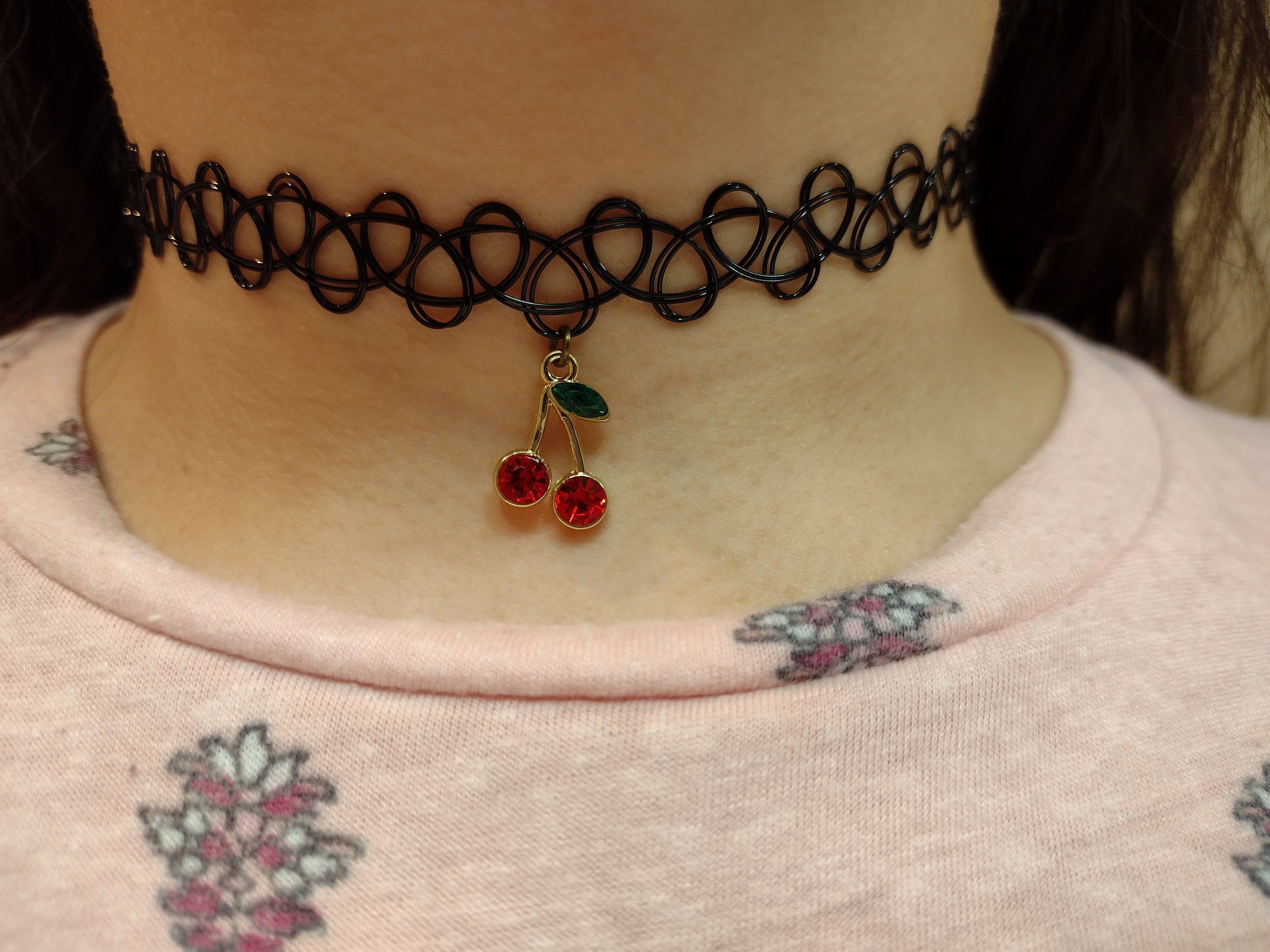 Back to 90s: Chocker Tatto e Fake Piercing