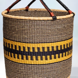 Duży, tradycyjny, ręcznie tkany afrykański kosz na pranie