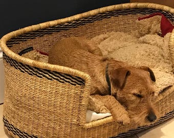 Handwoven Natural Pet Bed: Ghana Elephant Grass Dog/Cat Basket