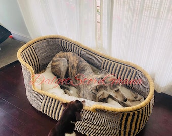 Handwoven Pet Bed: Natural Elephant Grass Dog/Cat Basket