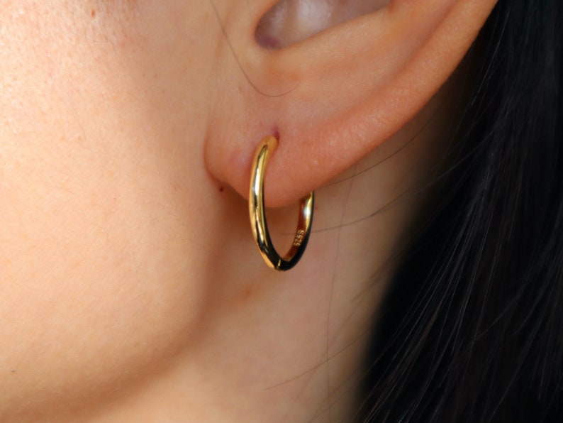 18MM Gold Huggie Hoop Earrings Simple Huggies 925 Sterling Silver Hoop Earrings 18K Gold Plated Hoops Daily Hoops Minimalists Earrings