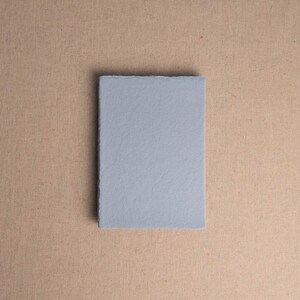 Papier fait main en bleu foncé | Feuille de papier Deckle Edge| Papier chiffon chiffon de coton | Feuille écologique recyclée pour faire-part de mariage