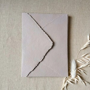 Mauve handgeschöpftes Papier Briefumschläge | Büttenrand Umschlag | Rag Baumwollpapier | Recycelter Eco-Umschlag für Hochzeitseinladungen