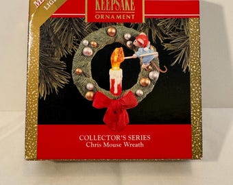 Hallmark Keepsake Ornament Collector’s Series - Chris Mouse Wreath.  LIGHT’S UP!