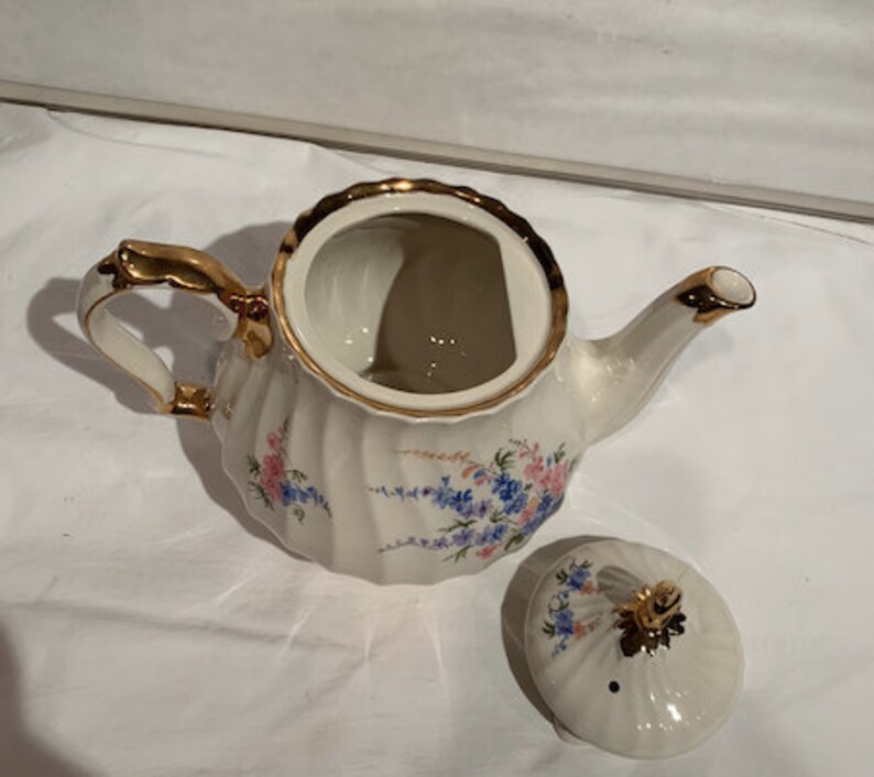 Sadler - Fluted Tea Pot Ivory & Pink Porcelain With Gold Trim - England ...
